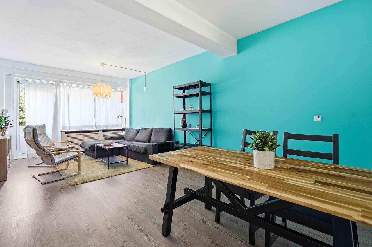 Gemeubileerd 3-kamerappartement met balkon - Afbeelding 1