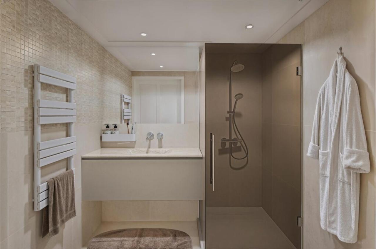 Monumentaal 3-kamerappartement met balkon - Afbeelding 4