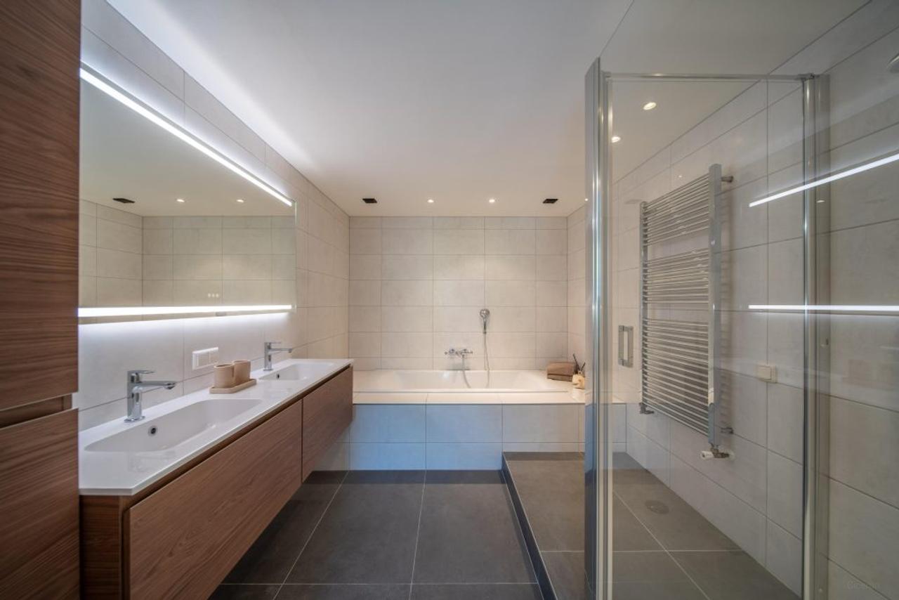 200 m² wonen met 4 slaapkamers en tuin - Afbeelding 24