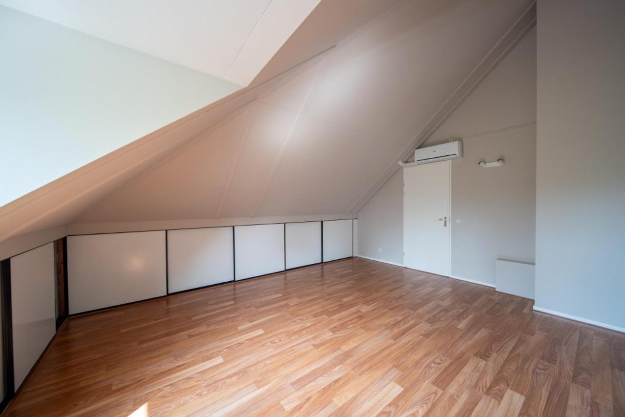 200 m² wonen met 4 slaapkamers en tuin - Afbeelding 36