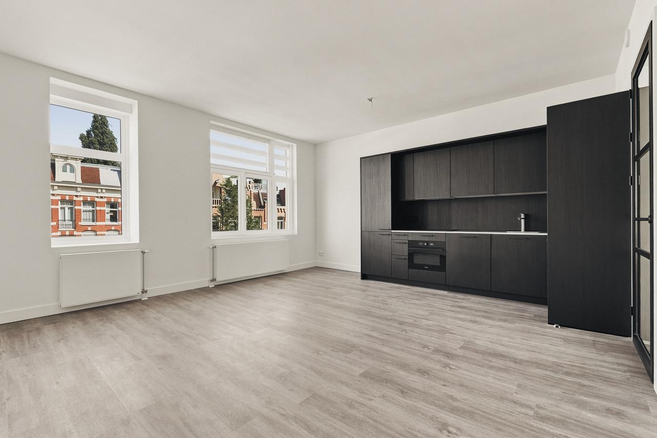 3-kamerappartement met balkon aan het Vondelpark - Afbeelding 1