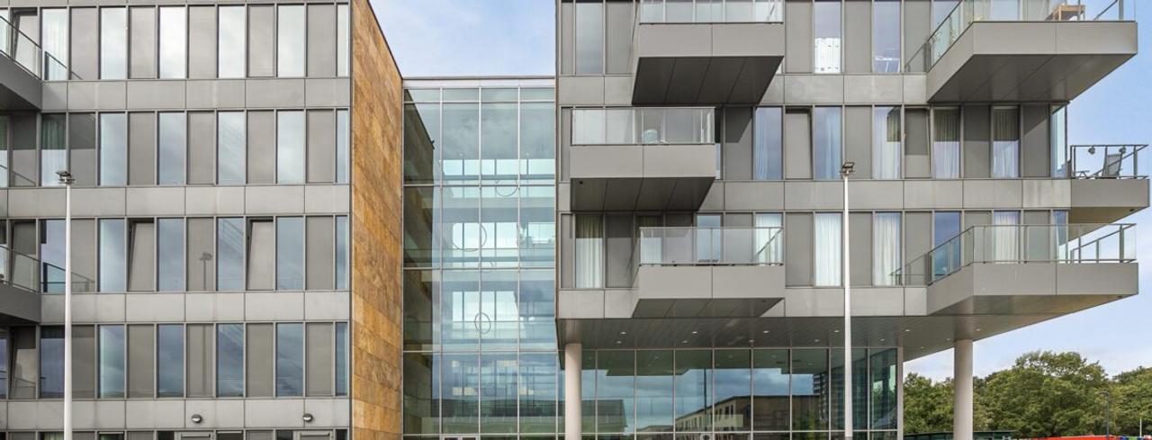 Bright 1-bedroom apartment with balcony - Image 1