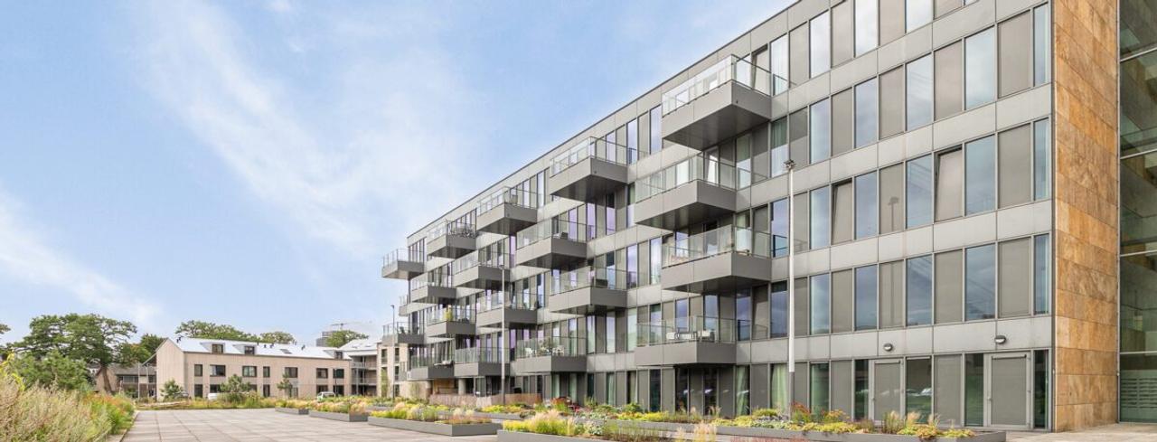 Bright 1-bedroom apartment with balcony - Image 2