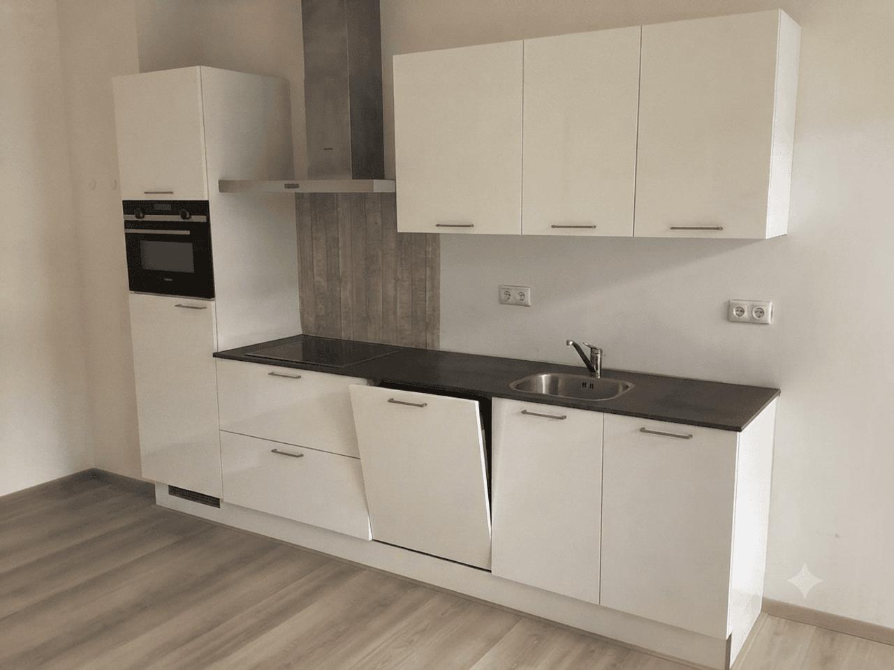 Bright 1-bedroom apartment with balcony - Image 21