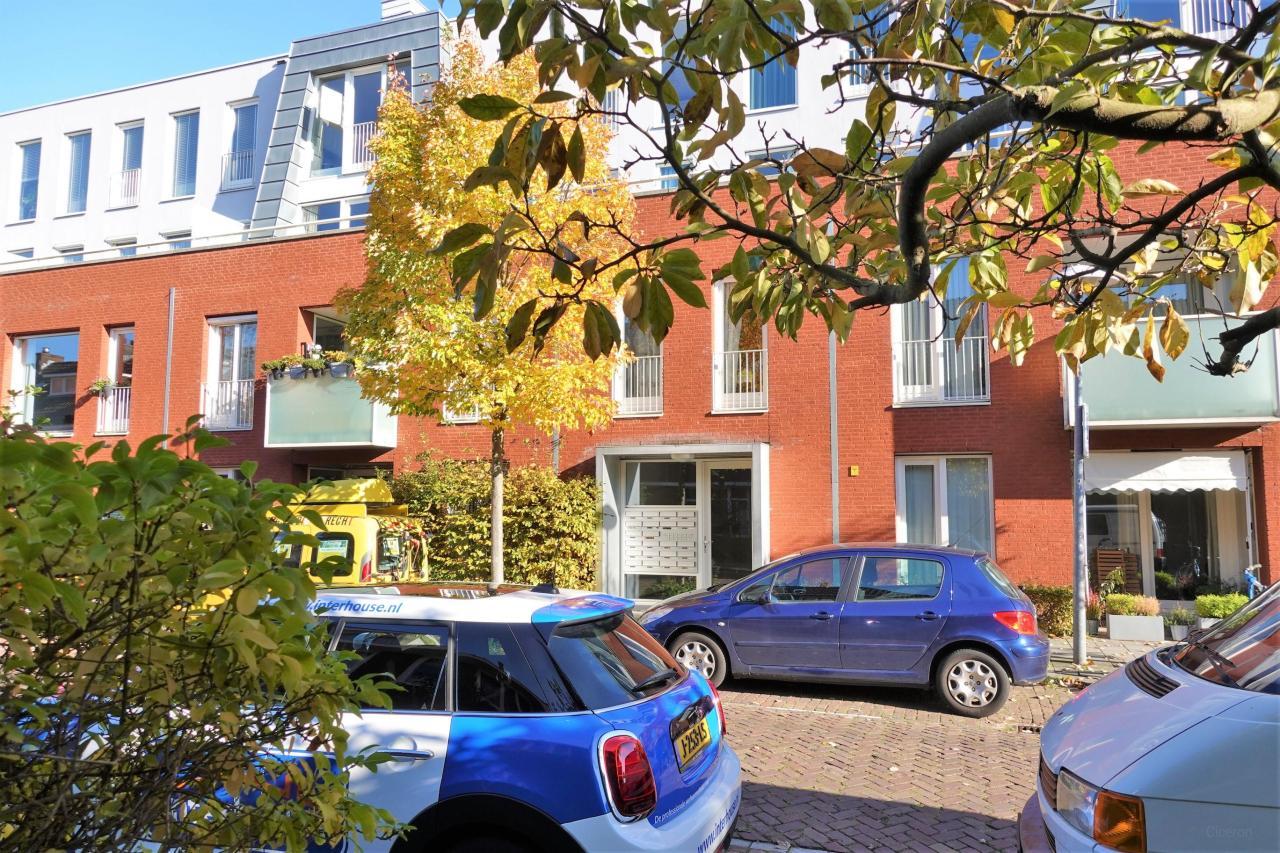 Gemeubileerd 2-kamerappartement met balkon - Afbeelding 1