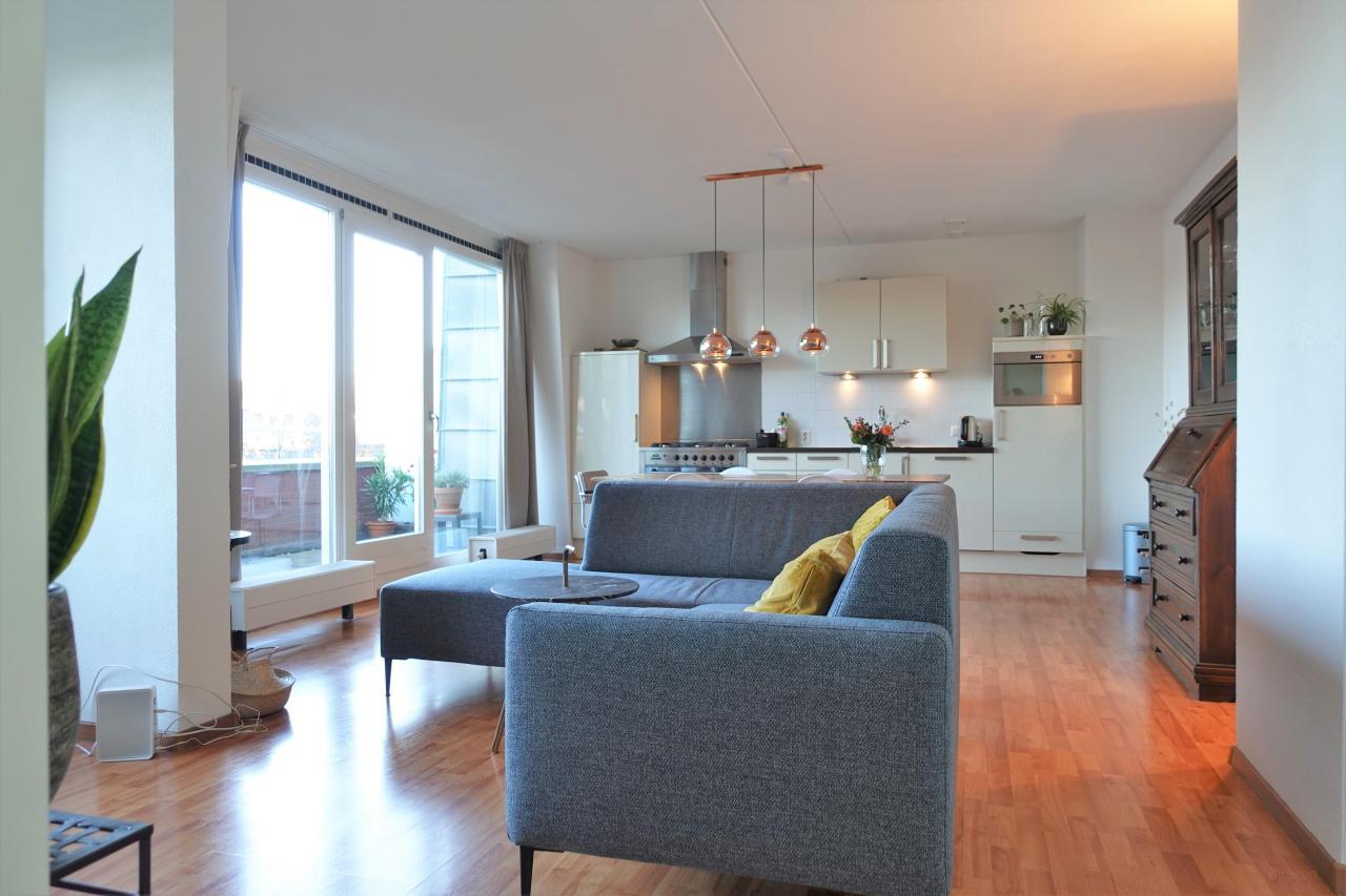 Gemeubileerd 2-kamerappartement met balkon - Afbeelding 2