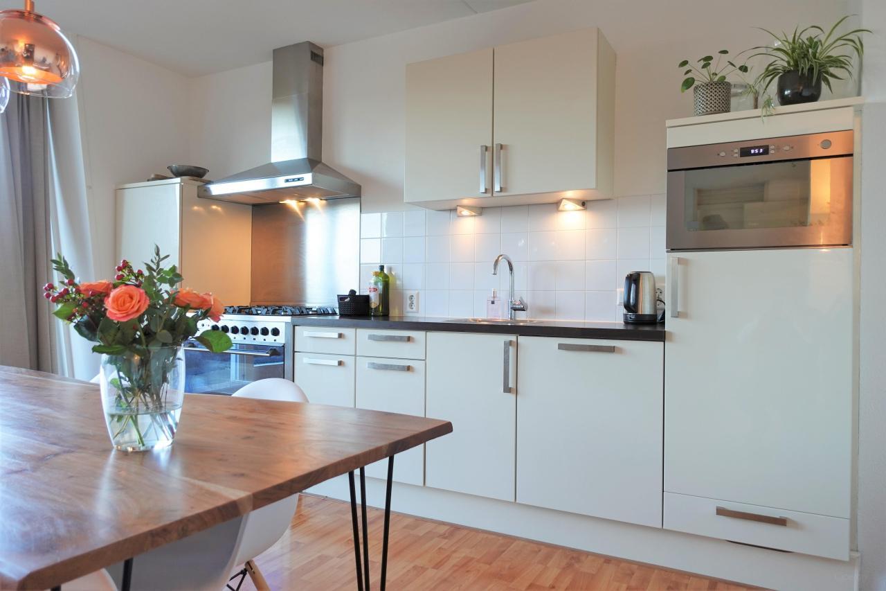 Gemeubileerd 2-kamerappartement met balkon - Afbeelding 3
