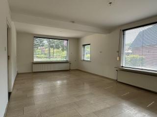 176 m² Living Space with 4 Bedrooms - Image 4