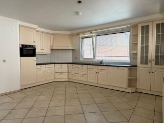 176 m² Living Space with 4 Bedrooms - Image 6