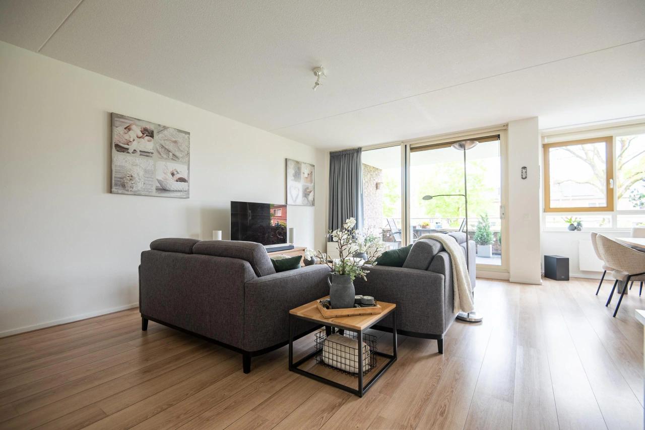 Groot balkon en lift in Haarwijk West - Afbeelding 1