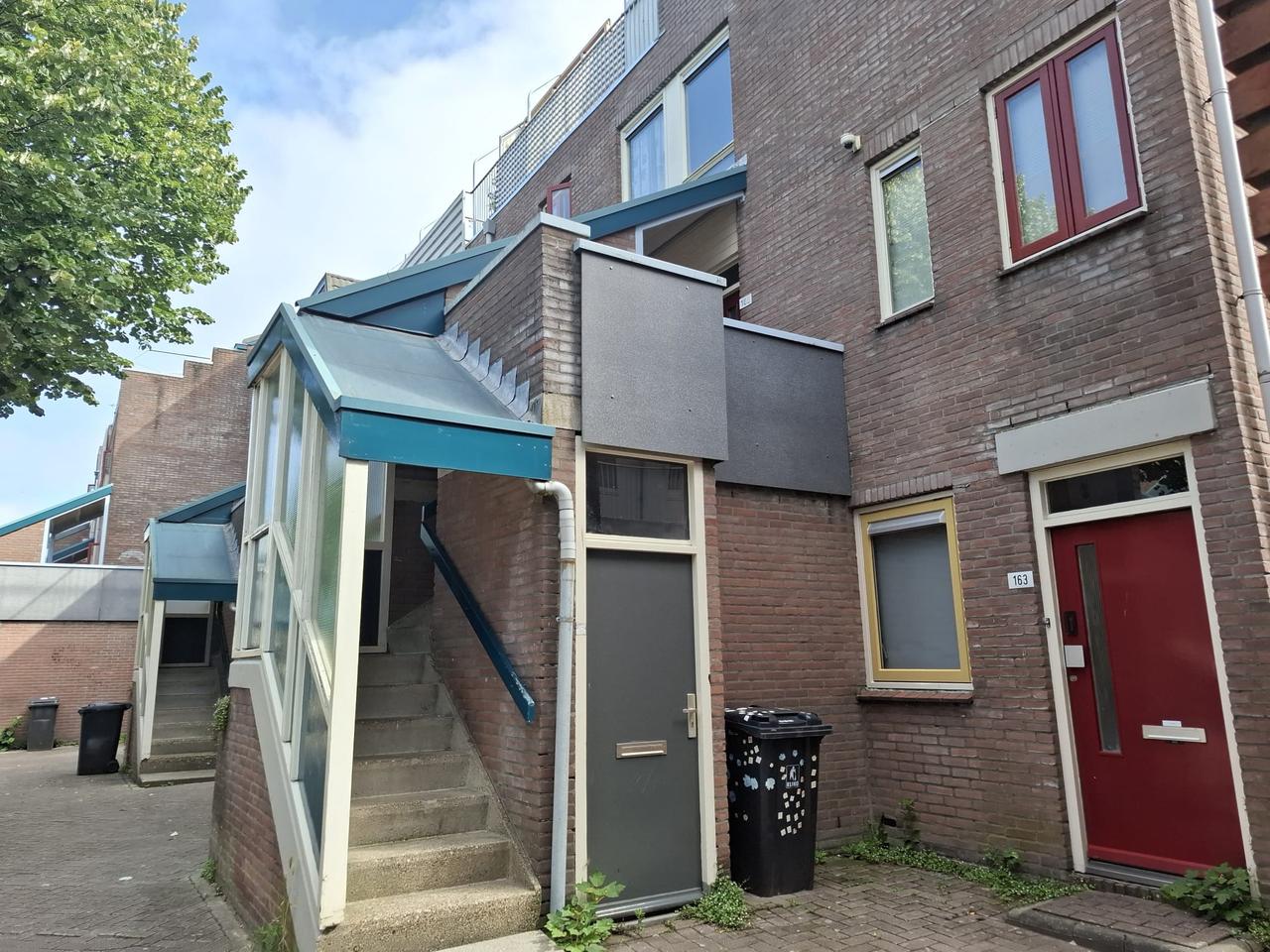 Eengezinswoning met 4 slaapkamers in Lewenborg - Afbeelding 1