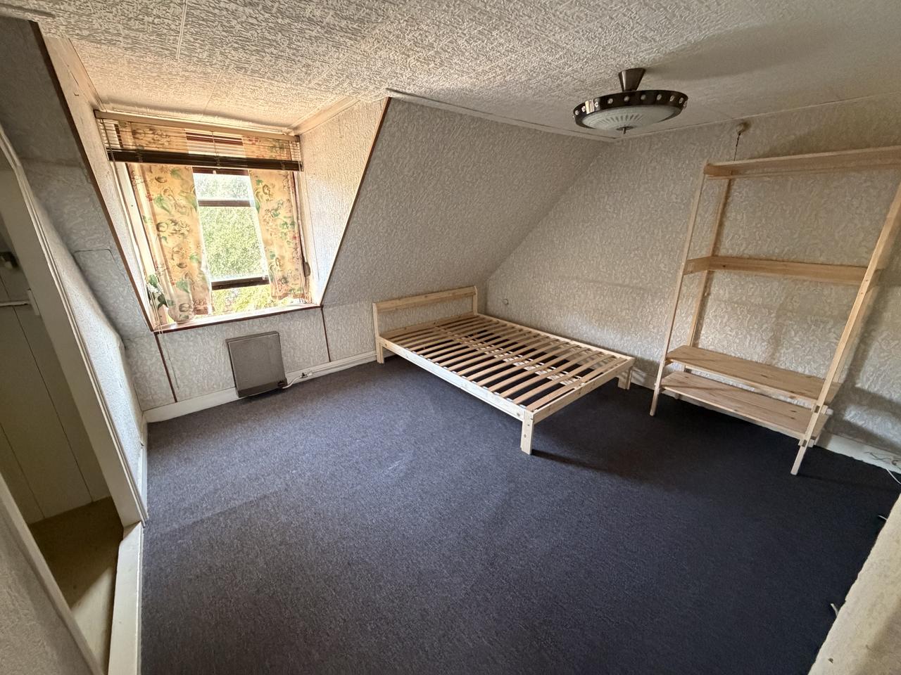 Furnished student room with garden - Image 4