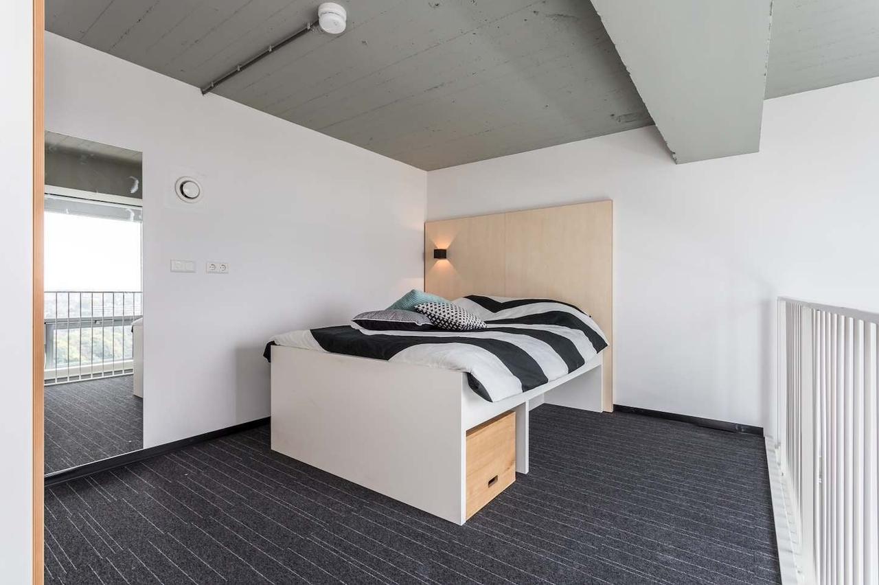 Studio op TU-terrein met balkon - Afbeelding 1