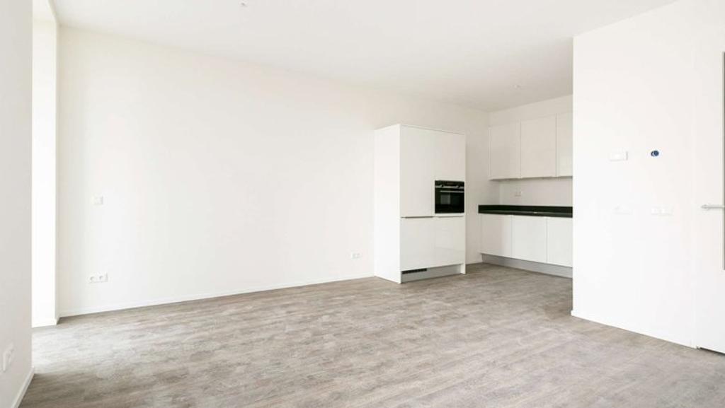 1-bedroom apartment with balcony in Frankendael - Image 2