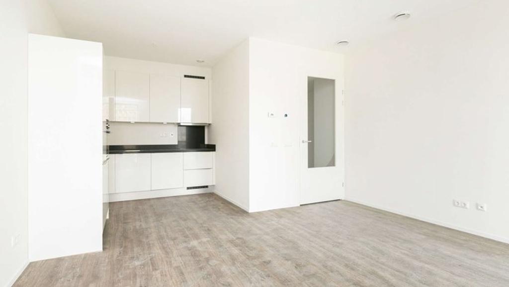 1-bedroom apartment with balcony in Frankendael - Image 3