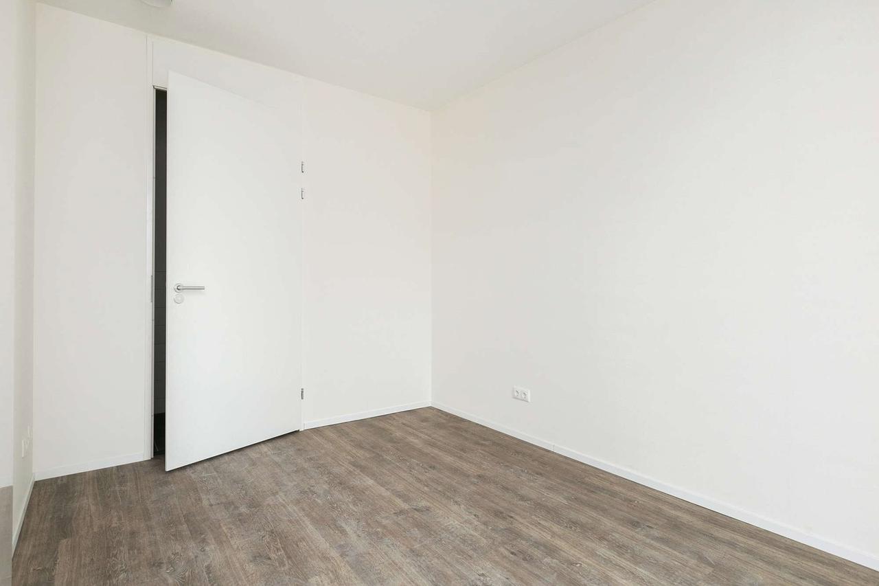 1-bedroom apartment with balcony in Frankendael - Image 6