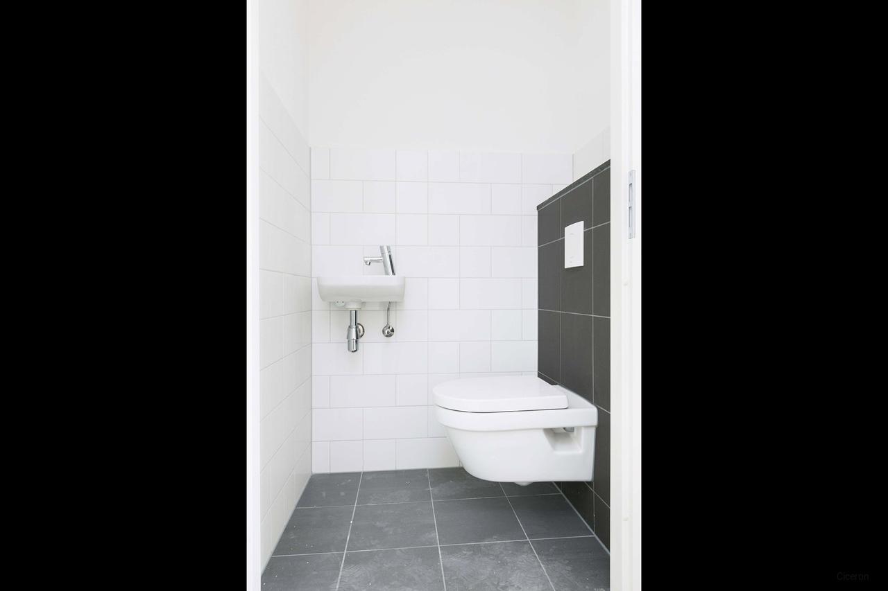 1-bedroom apartment with balcony in Frankendael - Image 9