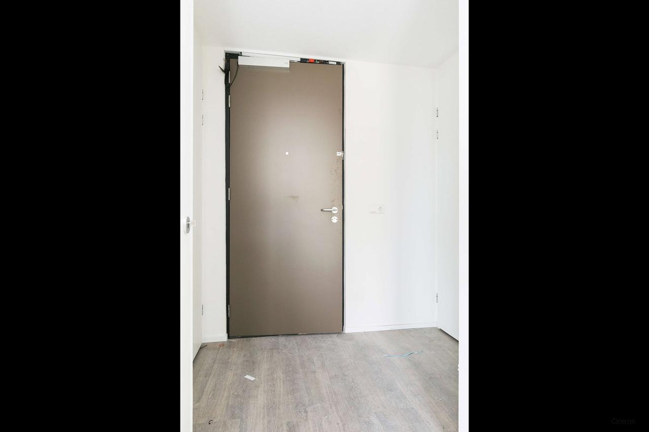 1-bedroom apartment with balcony in Frankendael - Image 10
