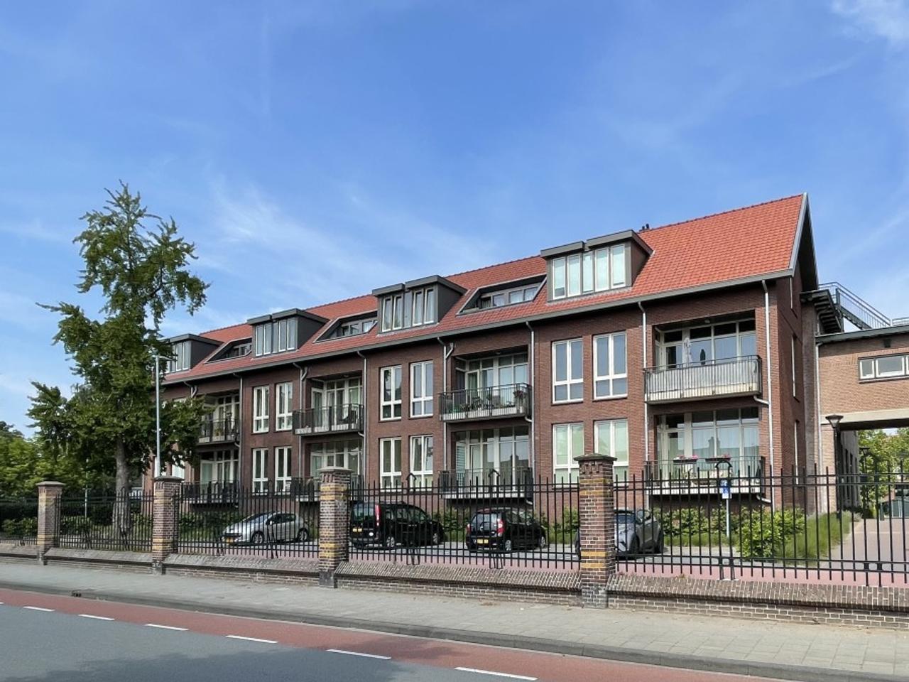 Hoog appartement met balkon in Deventer - Afbeelding 1