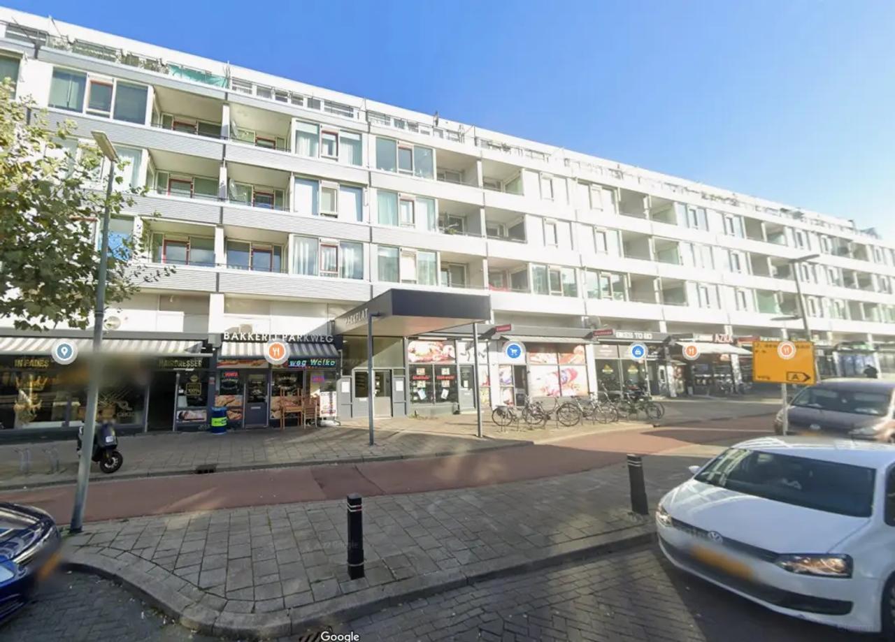 Student Studio near Parkweg Metro - Image 1