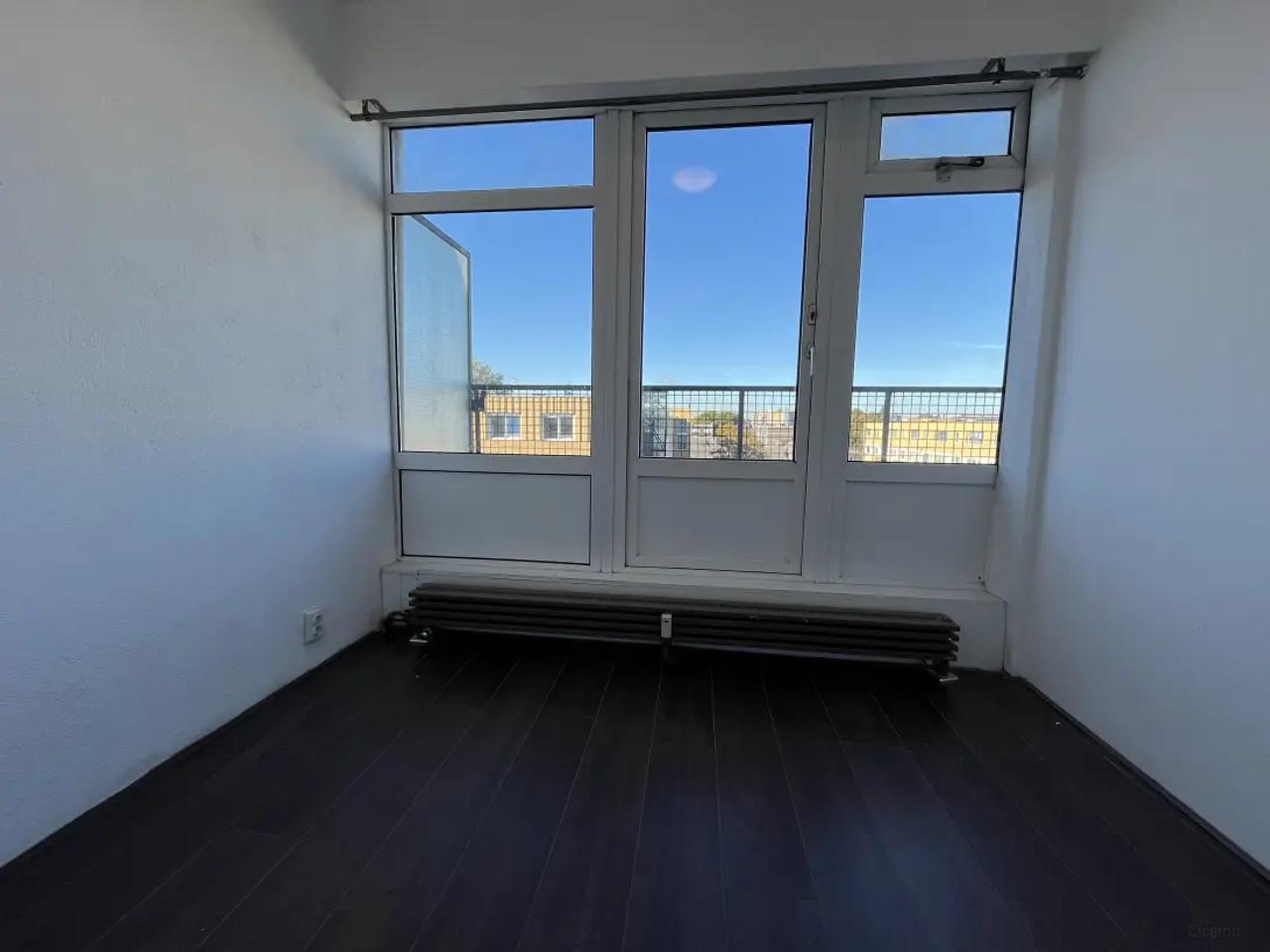 Student Studio near Parkweg Metro - Image 2