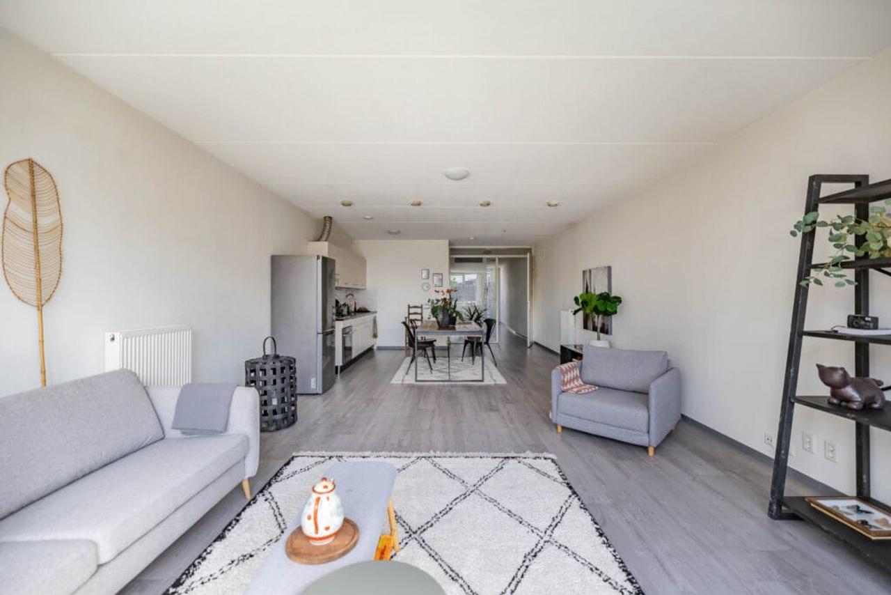 Licht 2-kamerappartement bij station - Afbeelding 1