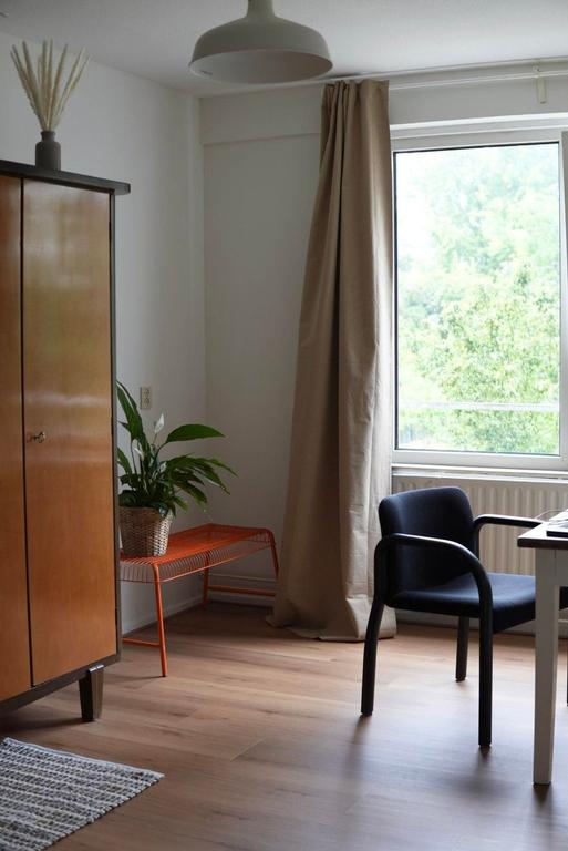 Licht 3-kamer appartement in Bijlmer-Centrum - Afbeelding 11