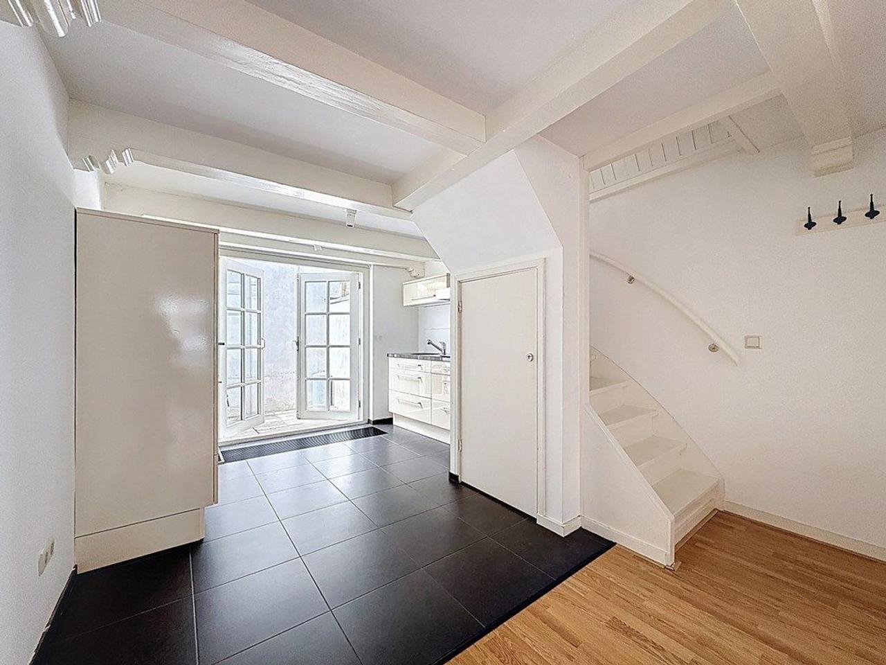 Living on Kleine Houtstraat with Terrace - Image 4