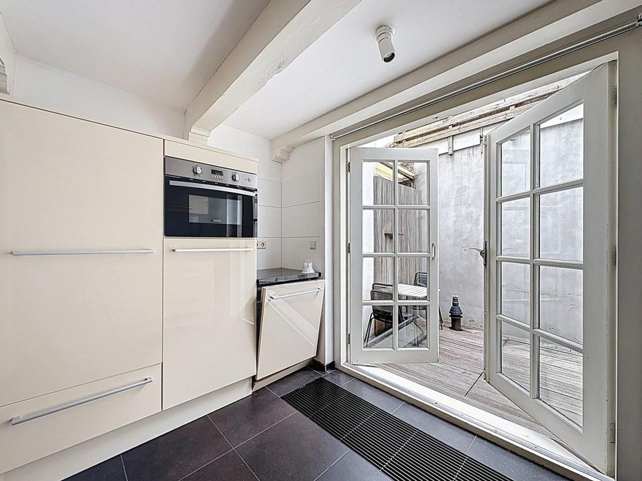 Living on Kleine Houtstraat with Terrace - Image 5