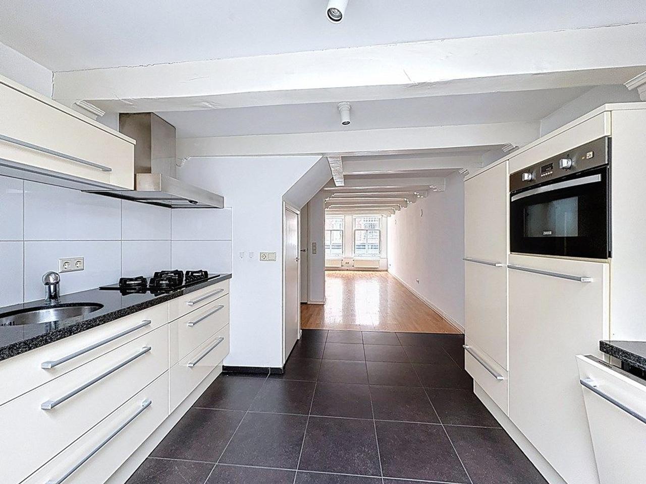 Living on Kleine Houtstraat with Terrace - Image 7