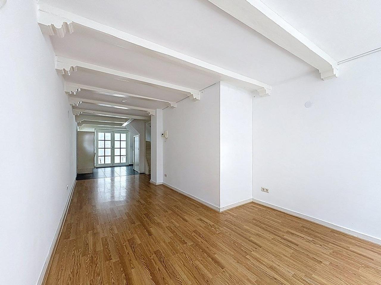 Living on Kleine Houtstraat with Terrace - Image 8