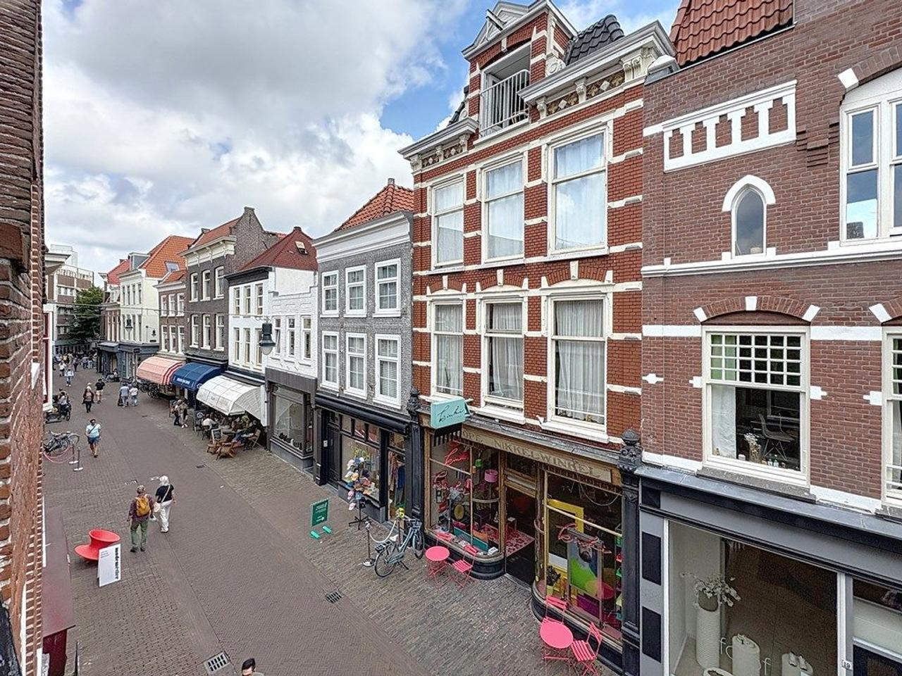 Living on Kleine Houtstraat with Terrace - Image 16