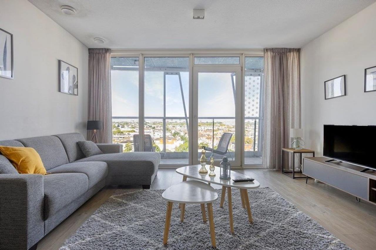 Furnished 2-Bedroom Apartment in Cool - Image 1