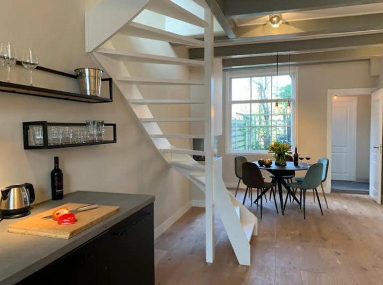 Furnished Canal House with 2 Bathrooms - Image 2