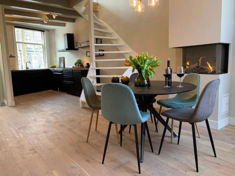 Furnished Canal House with 2 Bathrooms - Image 3