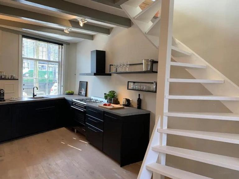 Furnished Canal House with 2 Bathrooms - Image 4