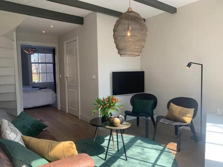 Furnished Canal House with 2 Bathrooms - Image 9