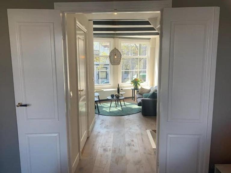 Furnished Canal House with 2 Bathrooms - Image 10