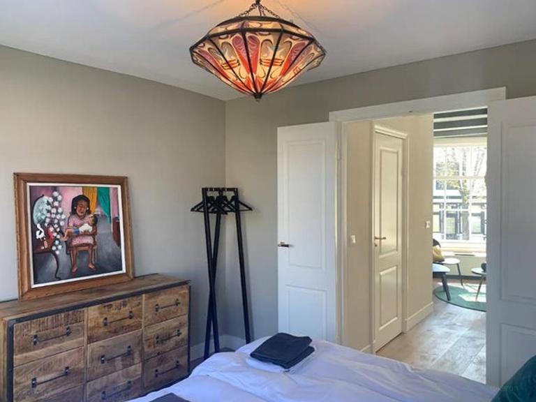 Furnished Canal House with 2 Bathrooms - Image 11