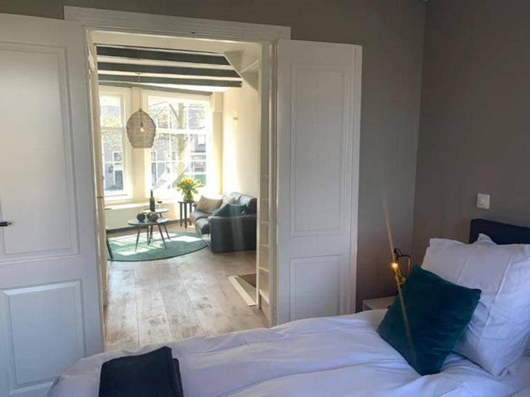 Furnished Canal House with 2 Bathrooms - Image 12