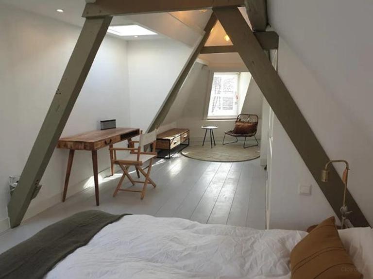 Furnished Canal House with 2 Bathrooms - Image 14