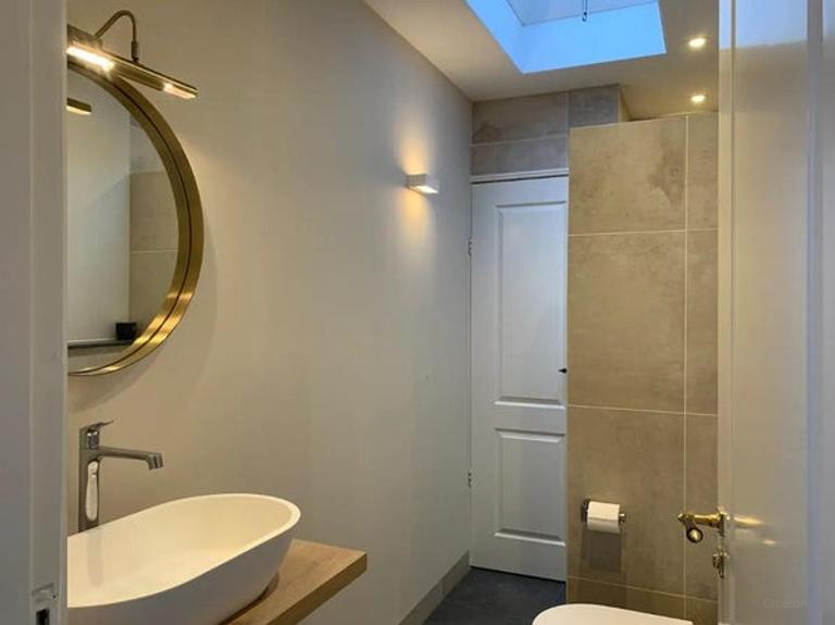 Furnished Canal House with 2 Bathrooms - Image 16