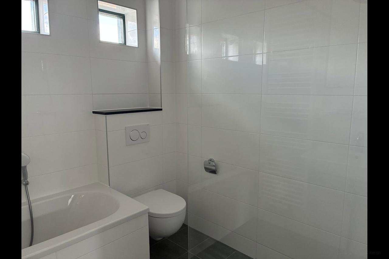 121 m² 3-Bedroom Townhouse in Filmwijk - Image 8