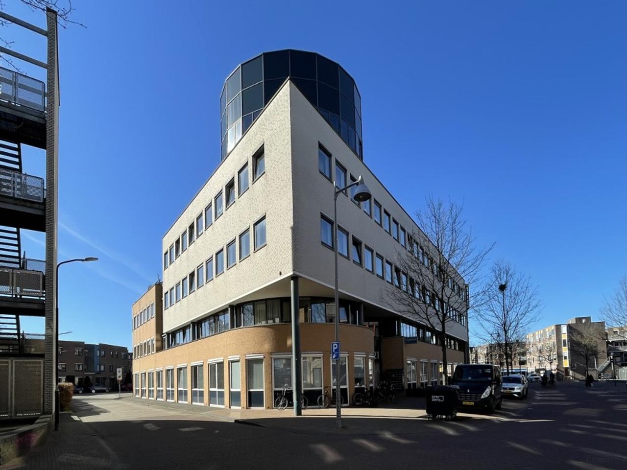 2-kamer appartement met dakterras in centrum - Afbeelding 1