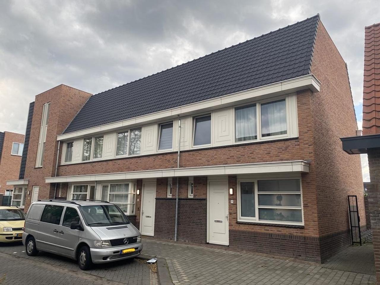 Eengezinswoning met tuin bij centrum Helmond - Afbeelding 1