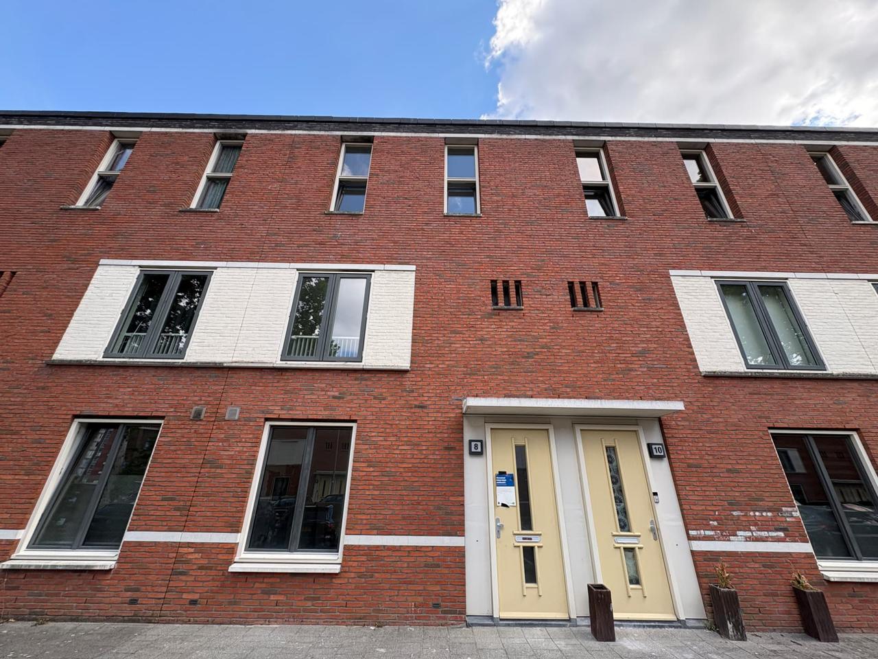 123 m² Family Home with Garden in Pendrecht - Image 1