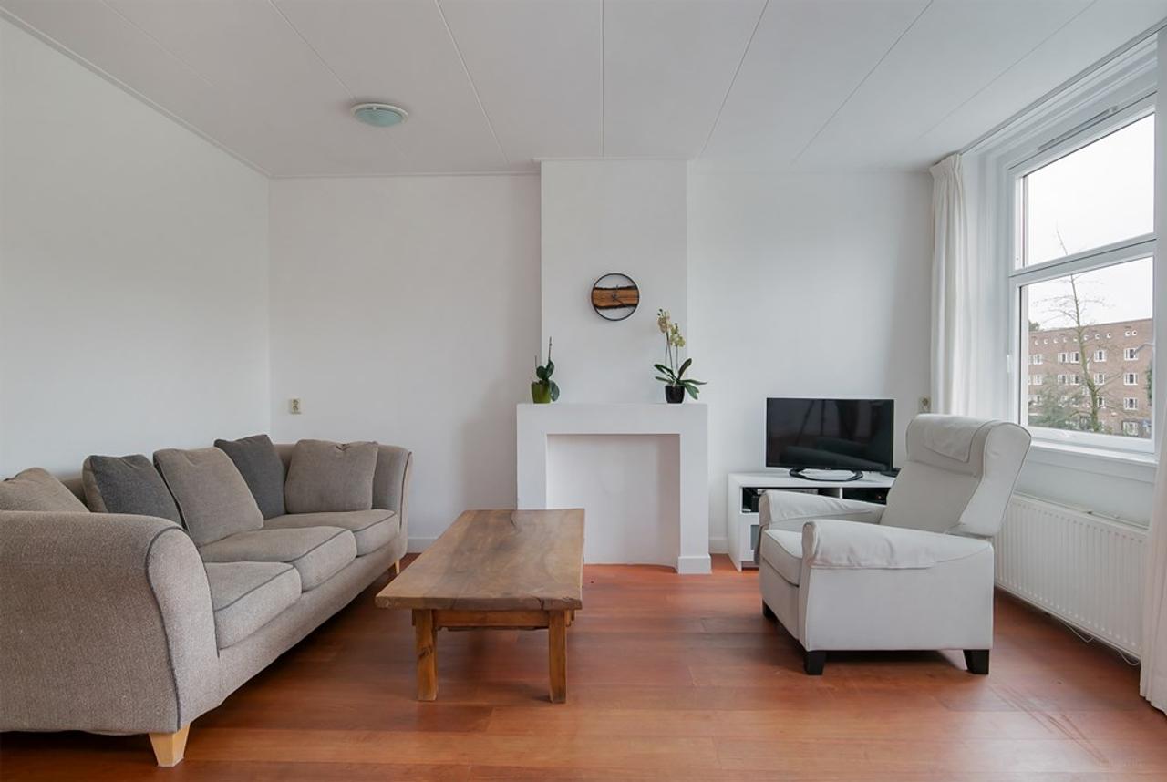 Canal-side living with balcony in De Baarsjes - Image 3