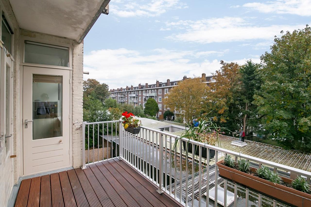 Canal-side living with balcony in De Baarsjes - Image 16