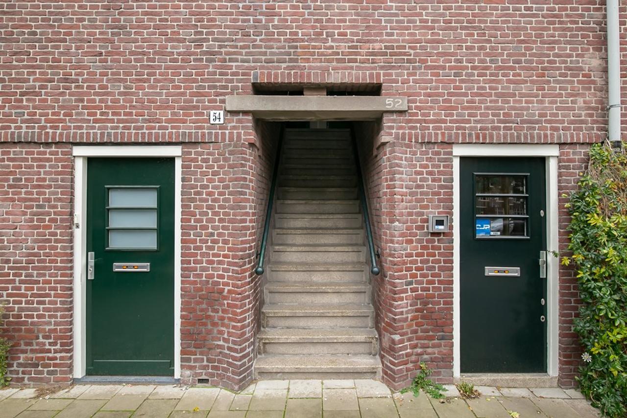 Canal-side living with balcony in De Baarsjes - Image 24