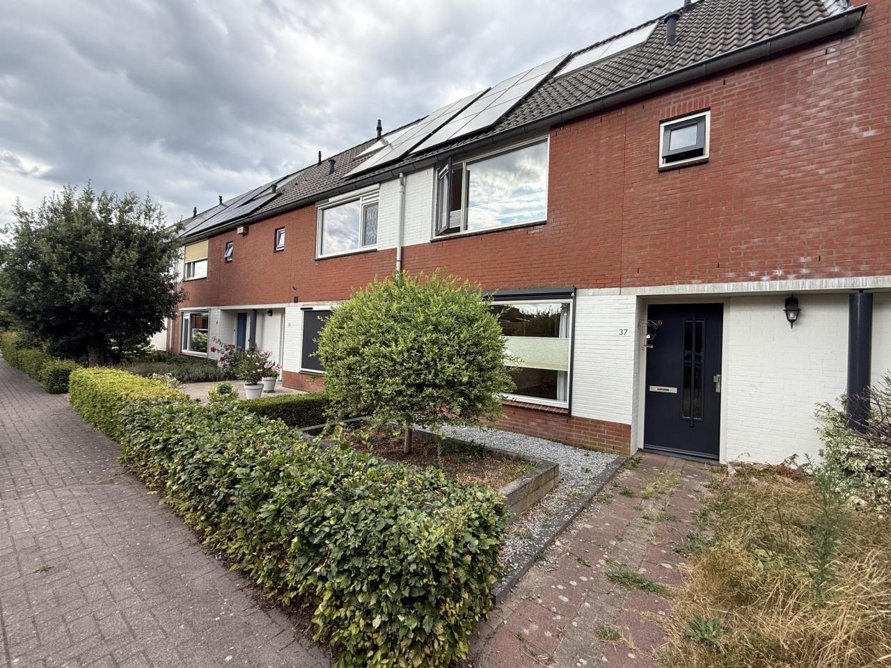 Tussenwoning met tuin in Rivierenkwartier - Afbeelding 1
